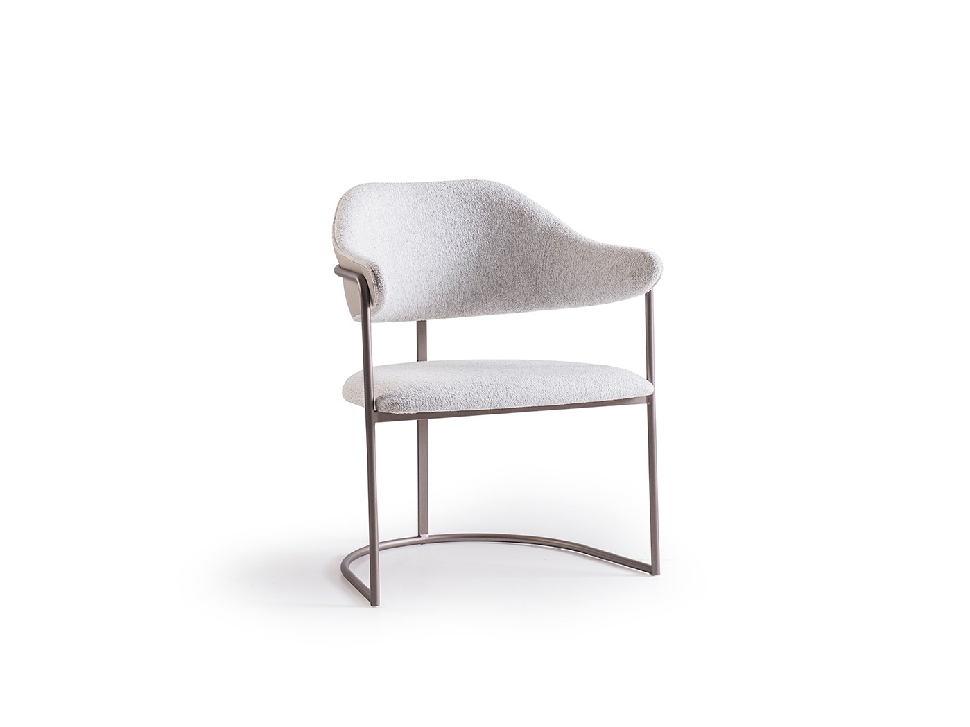 Lançamentos 2026 Cadeira Sopro 1484PMT - CostasFAD76 FrenteSE830 - Base Bronze Fosco Starmobile Design